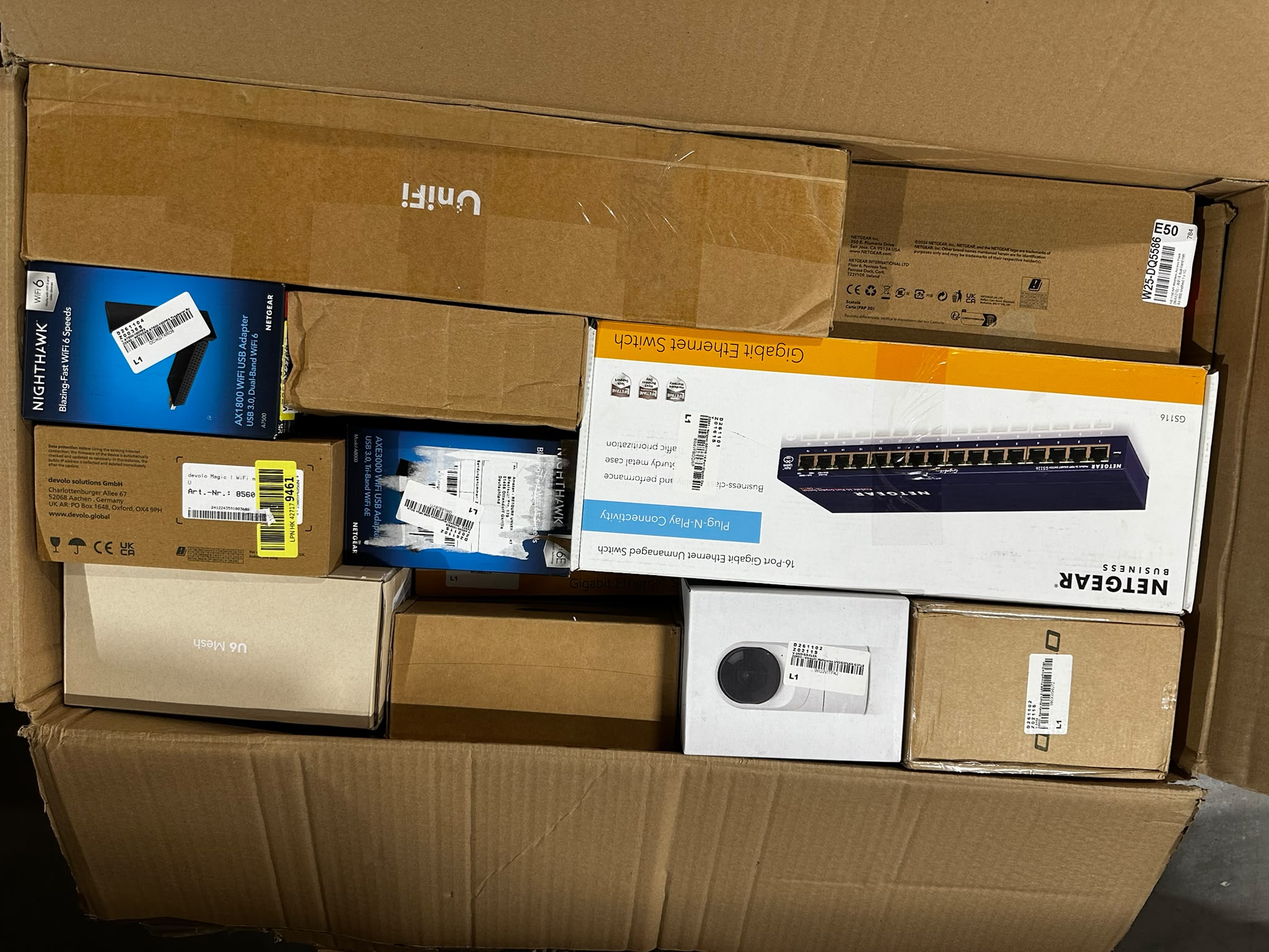 BOX BC – 26 sztuk urządzeń IT i sieciowych – NETGEAR, Ubiquiti, Devolo i inne